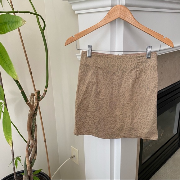 BRANDY MELVILLE Tan Leopard Mini Skirt - Picture 2 of 10